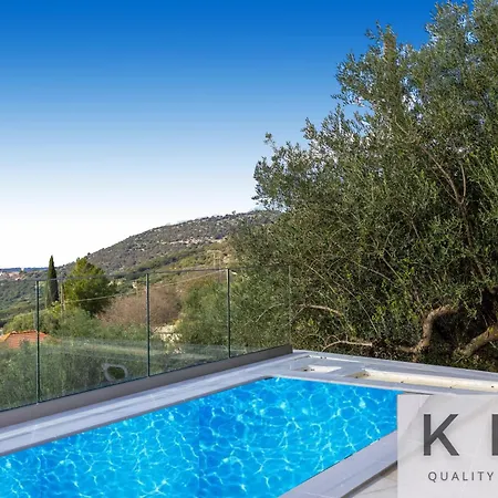Hermes With Private Pool In Village *